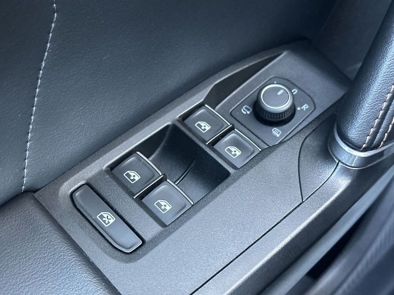 Cupra Leon (2021) ST 2.0 TSI DSG FR - fotka 18 z 32