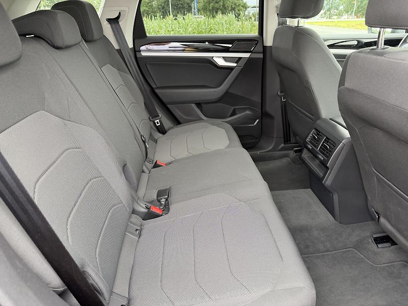 Volkswagen Touareg 3.0 TDI ČR DPH VZDUCH TAŽNÉ - fotka 32 z 36