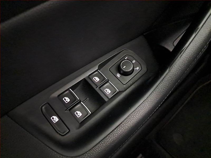 Volkswagen Passat (2017) 2.0 TDI, Automat, Serv.kniha - fotka 18 z 22