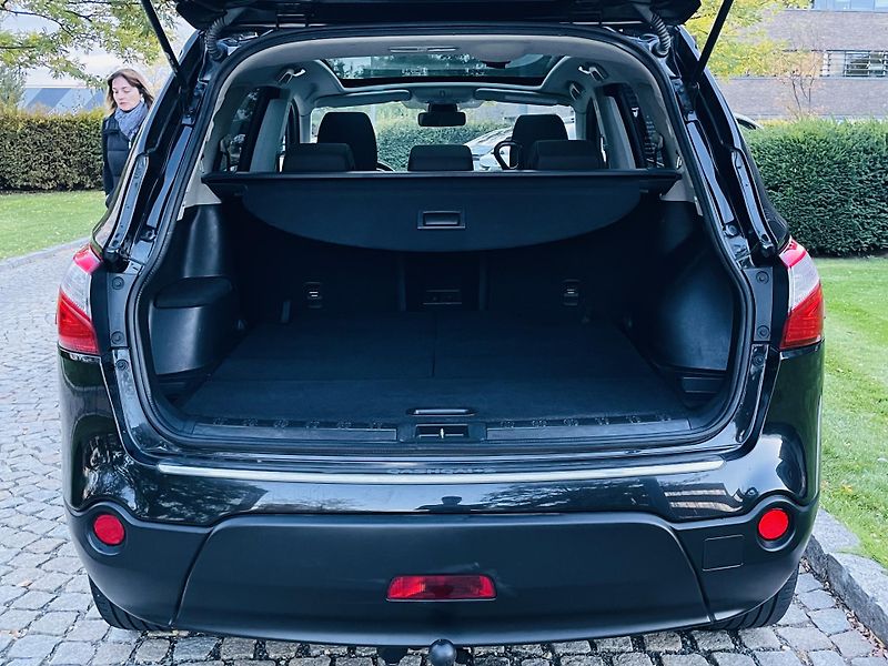 Nissan Qashqai 2.0i +2 MAN 1MAJ TAŽNÉ KAMERA - fotka 19 z 46
