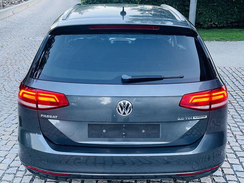 Volkswagen Passat 2.0TDI MANUÁL VÝHŘEV KAMERA - fotka 14 z 47