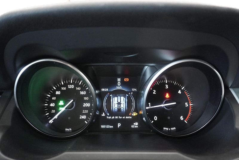 Land Rover Range Rover Evoque 2.0SE DYNAMIC 4WD AUTOMAT - fotka 19 z 30