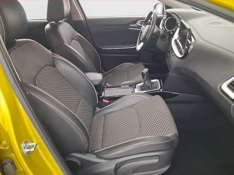 Kia XCeed (2023) 1.5 T-GDI - fotka 9 z 16