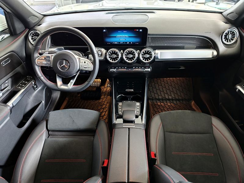 Mercedes-Benz GLB 200d 4M AMG 7míst - fotka 13 z 48