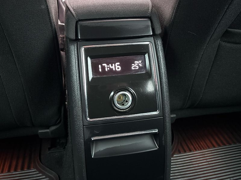 Škoda Superb AMBITION DSG - fotka 22 z 25
