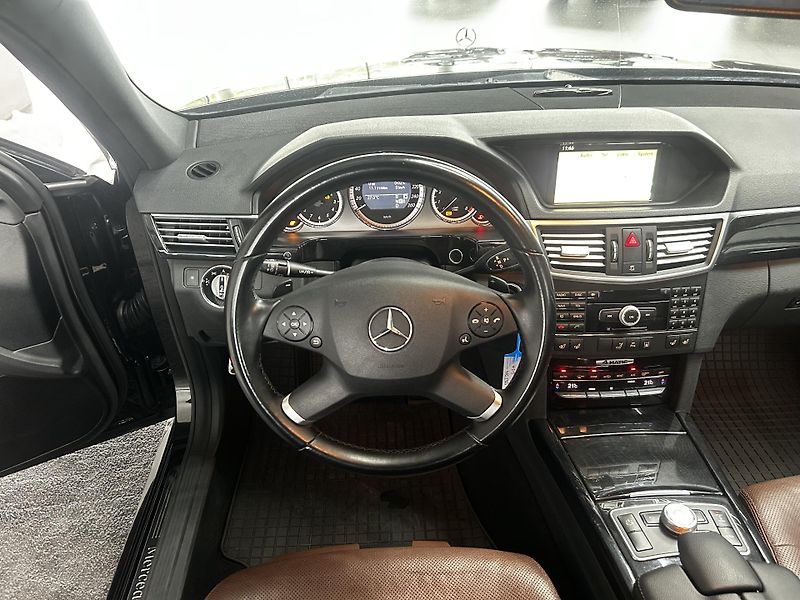 Mercedes-Benz Třídy E (2010) E 350 4 Matic AMG Kombi - fotka 11 z 21