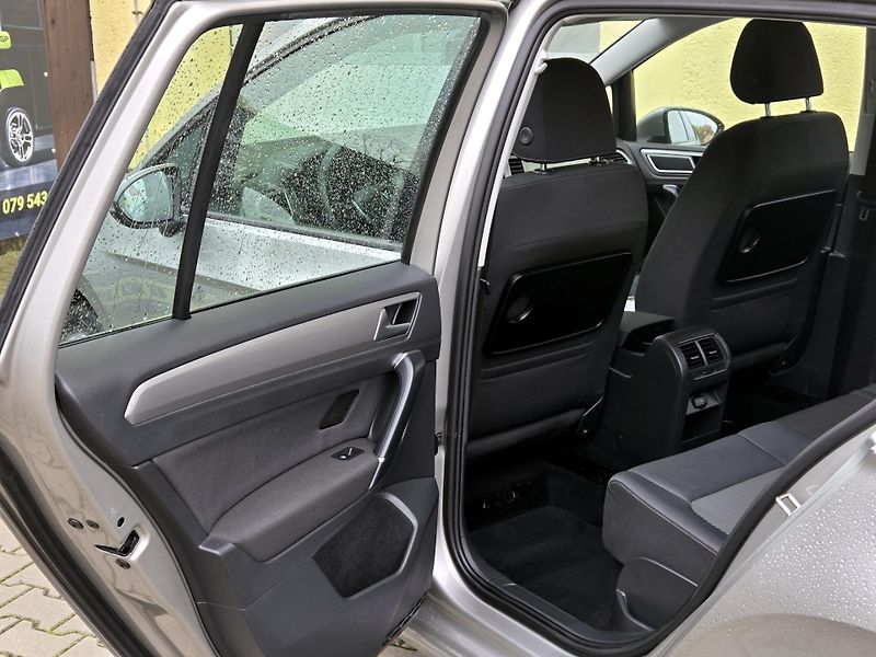 Volkswagen Golf Sportsvan TSi CEBIA,KAMERA,Bi-xenony  - fotka 13 z 43