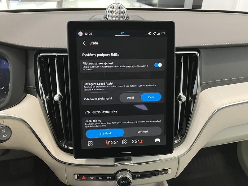 Volvo XC60 B5 AWD Ultra Bright-REZERVACE - fotka 34 z 53
