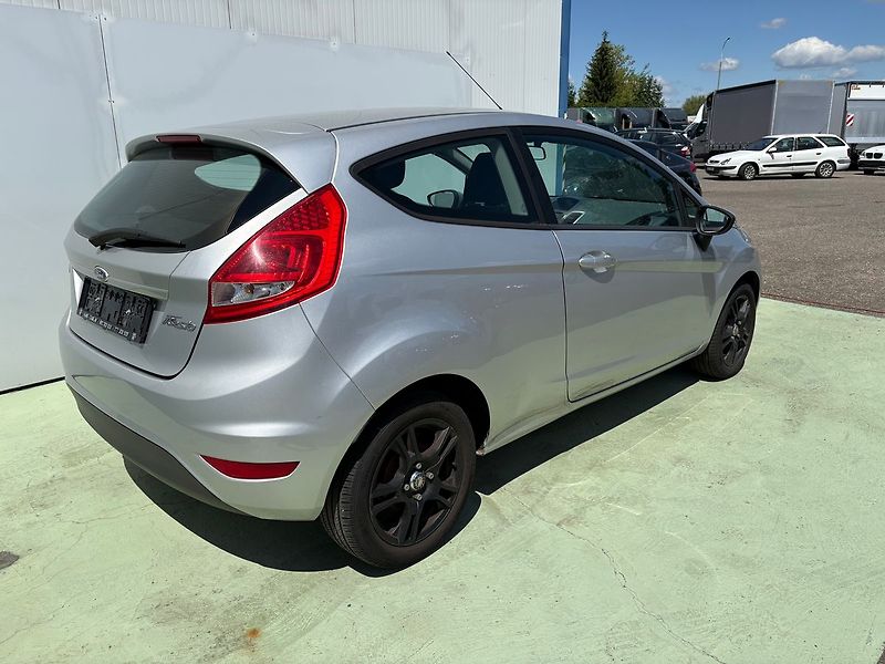 Ford Fiesta 1.3i, 44kW, Klima, Výhřevy - fotka 2 z 15