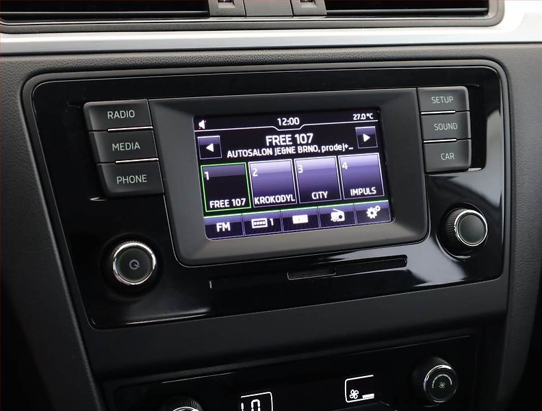Škoda Rapid (2015) Spaceback 1.2 TSI, Tempomat - fotka 12 z 17