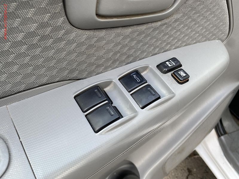 Toyota Hilux (2012) 2.5 D 4x4 DoubleCab, ČR, TZ - fotka 13 z 15