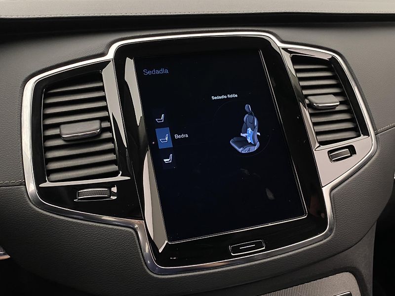 Volvo XC90 B5 AWD INSCRIPTION AUT CZ 7m - fotka 52 z 56