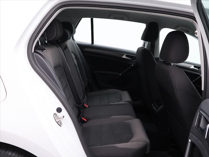 Volkswagen Golf 1,4 TSI 92kW CZ LED - fotka 12 z 24