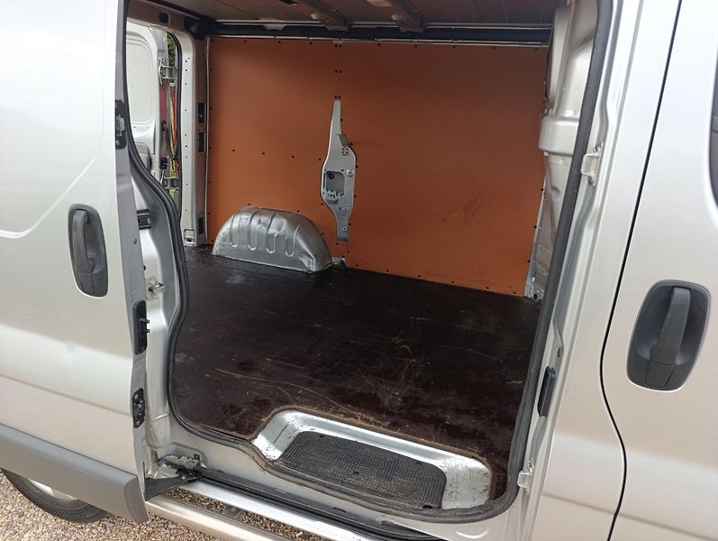 Renault Trafic (2011) 2.0 Dci tažné - fotka 20 z 21