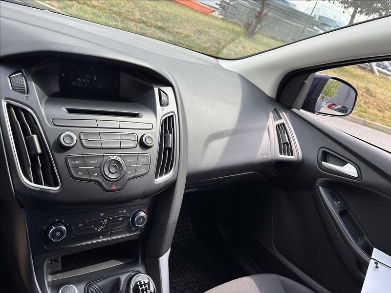 Ford Focus 1,6 Trend 1.6 Duratec Ti-VCT - fotka 32 z 33