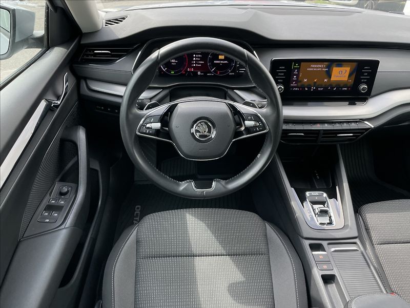 Škoda Octavia 2,0 TDI 4x4 DSG Ambition TAŽNÉ - fotka 7 z 23