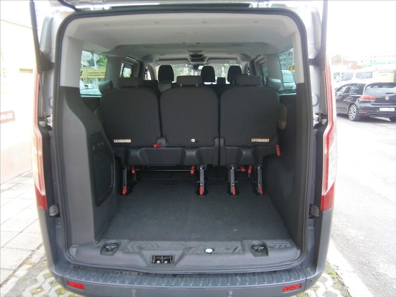 Ford Tourneo Custom 2,2 TDCI 114 KW  TITANIUM - fotka 7 z 21