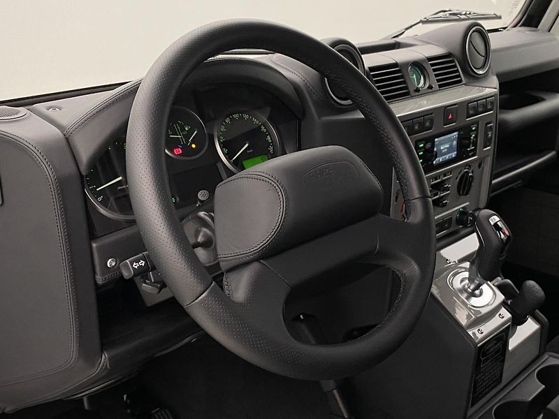 Land Rover Defender (2024) WORKS V8 ISLAY ED. REZERVACE - fotka 26 z 40