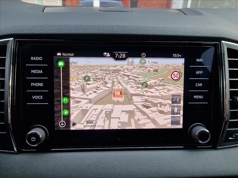 Škoda Karoq 2.0TDI DSG Style,ČR,1.Majitel - fotka 28 z 50
