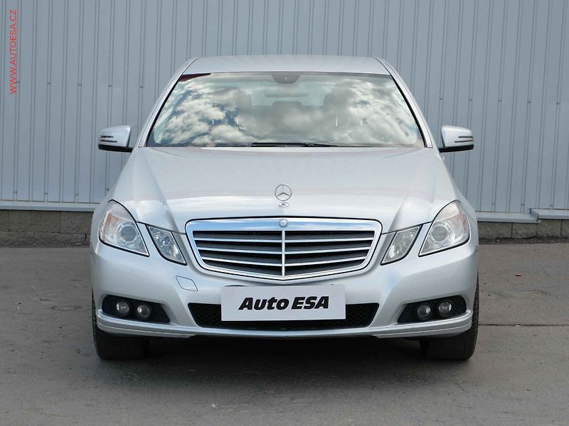Mercedes-Benz Třídy E (2010) 1.8, AT, LED - fotka 2 z 22