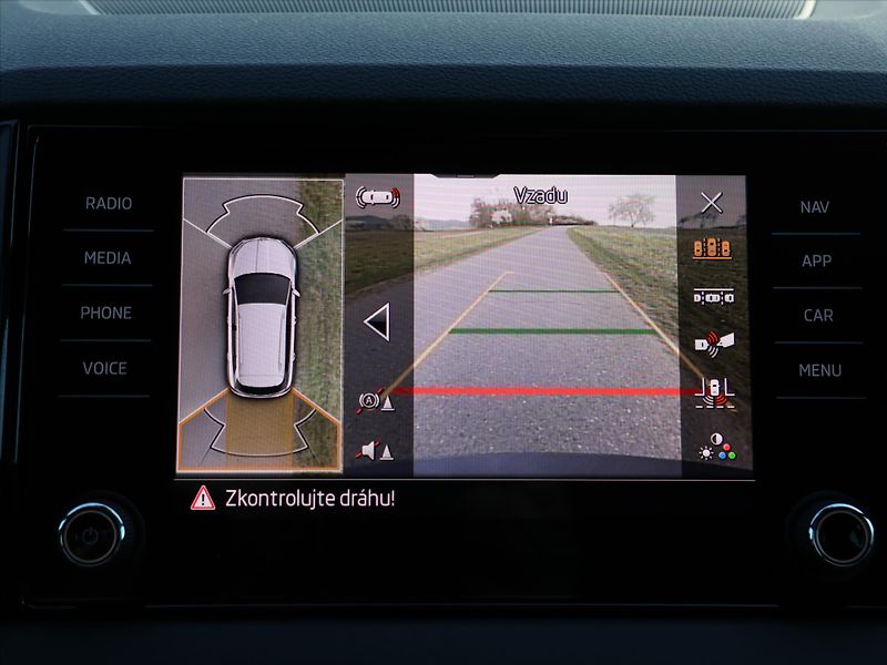 Škoda Karoq 2,0 TDI 4x4 DSG Sportline DPH - fotka 30 z 42