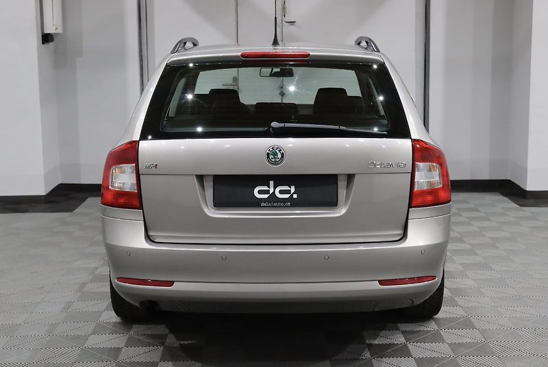 Škoda Octavia 2 FL Combi 1.6 MPI 75 kW - fotka 7 z 28