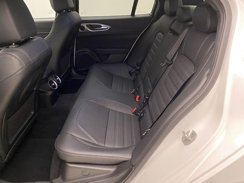Alfa Romeo Giulia 2.0T VELOCE Q4 AUT  - fotka 5 z 56