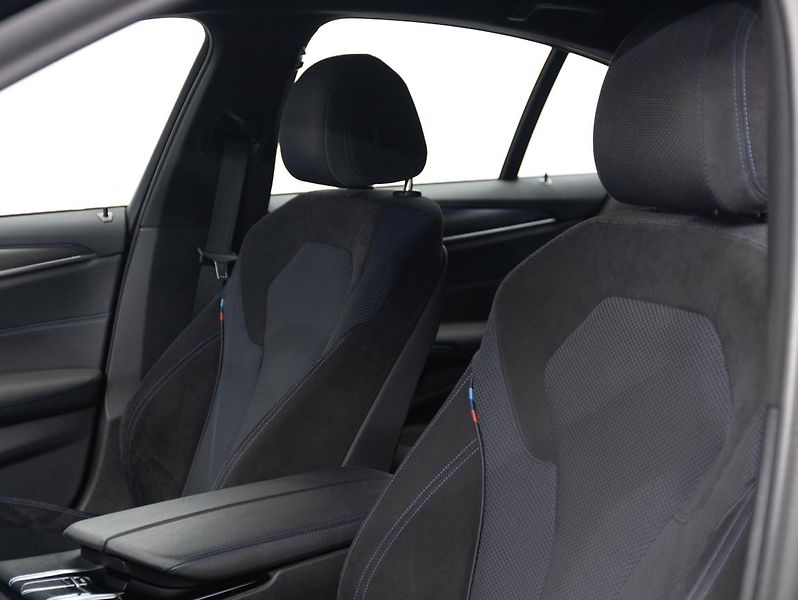 BMW Řada 5 520d xDrive - fotka 19 z 22