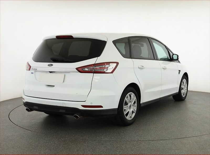 Ford S-MAX (2016) 2.0 TDCi, 4X4, Navi, Tempomat - fotka 5 z 15