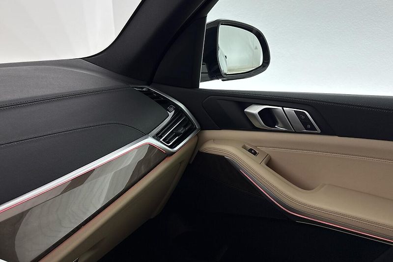 BMW X5 xDrive40i - fotka 19 z 29