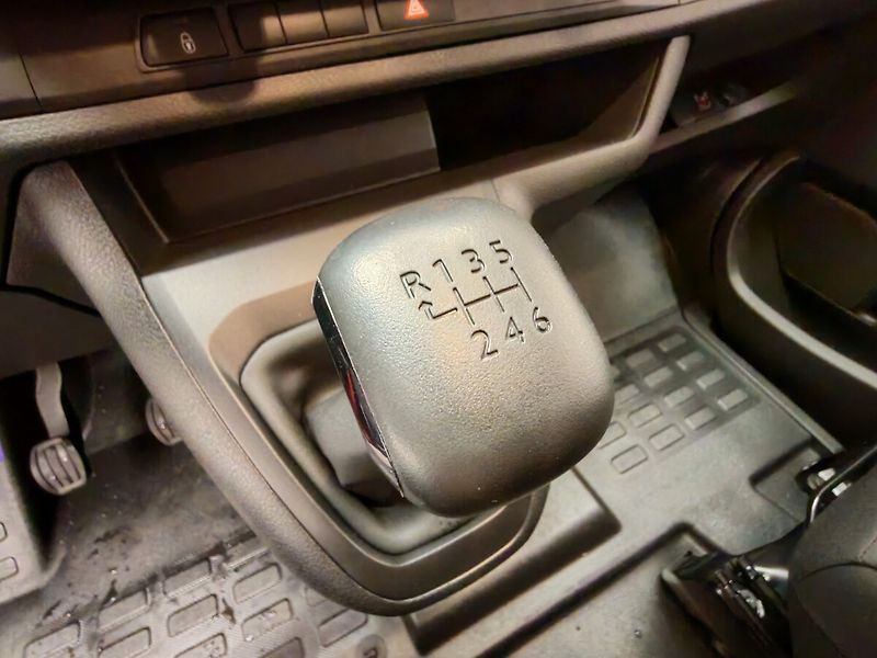 Toyota ProAce Verso 2,0D L2 6MT Combi 8S - fotka 22 z 22