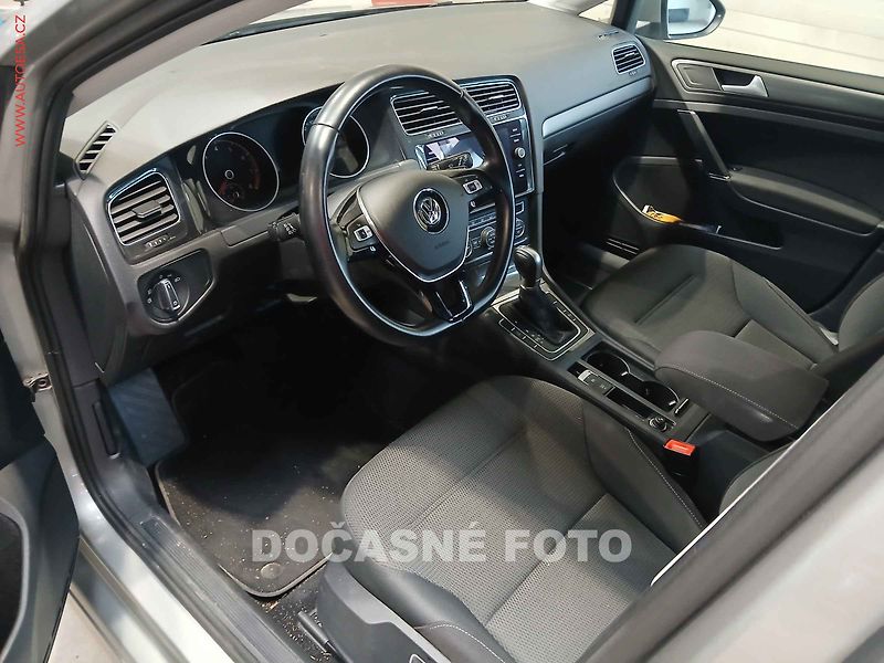Volkswagen Golf (2018) 1.0 TSi Variant, DSG - fotka 2 z 3