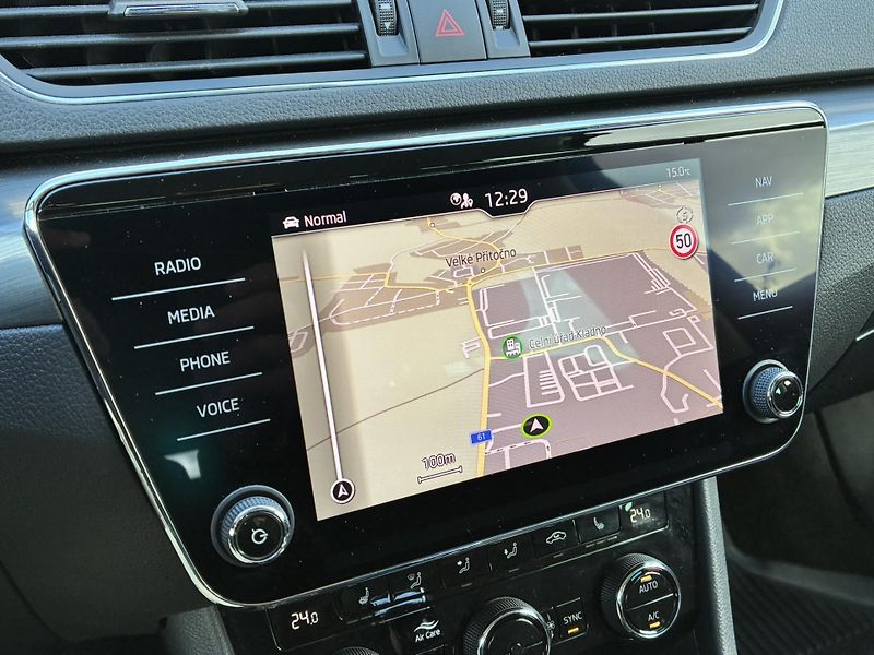 Škoda Superb 1.5 TSI DSG / 110 kW Style Plu - fotka 20 z 28