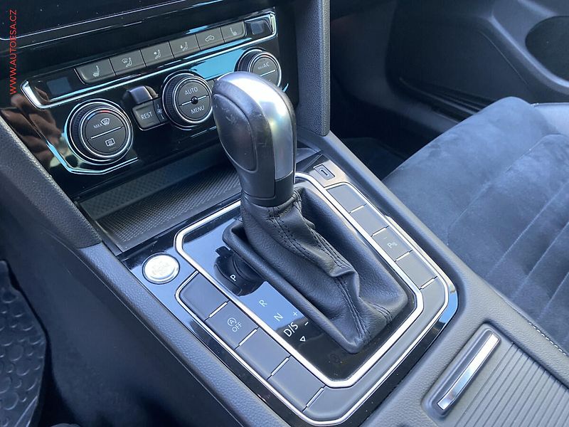 Volkswagen Passat (2020) 2.0TDi, ČR, DSG, LED - fotka 16 z 18