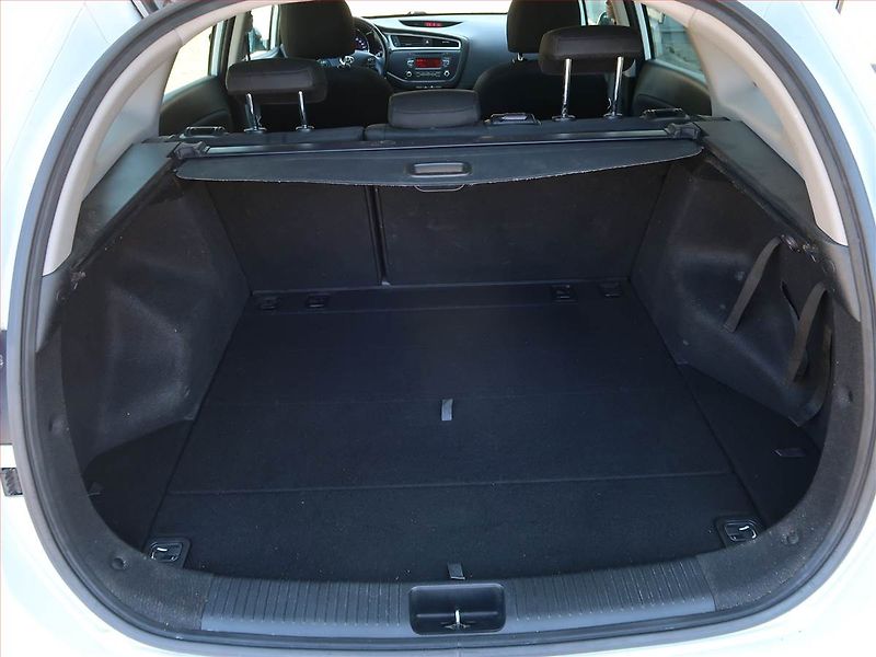 Kia Ceed (2016) 1.4 CVVT, Serv.kniha, Tempomat - fotka 13 z 16