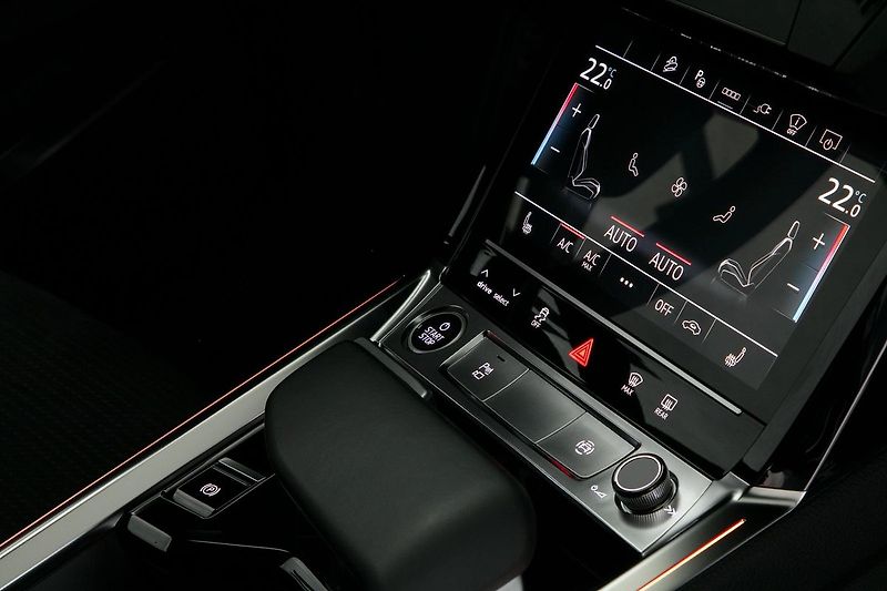 Audi e-tron 55 300kW S-line BlackEdi NV TZ - fotka 28 z 44