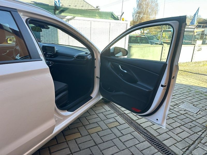 Hyundai i30 1.6 CRDi 85kW serviska - fotka 24 z 25