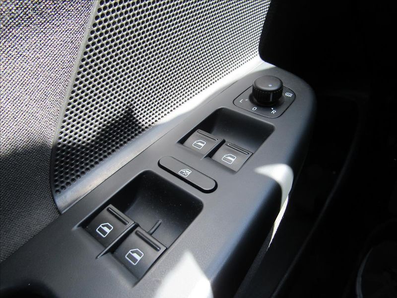 Volkswagen Golf 1,6 TDi 77kW Variant - fotka 21 z 29