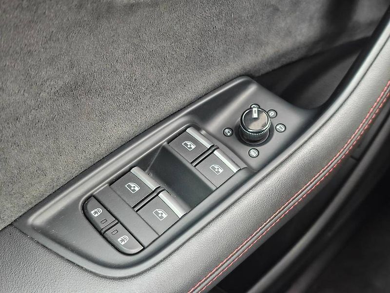Audi Q8 SQ8 SUV Quattro 8TT 4,0TFSI - fotka 23 z 27