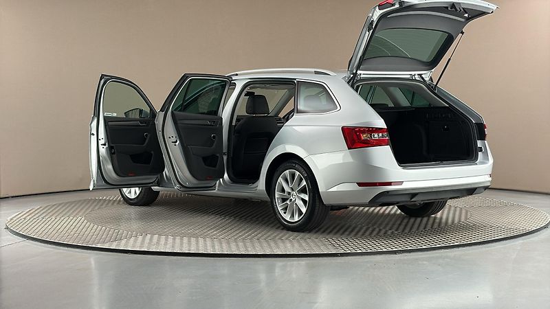 Škoda Superb 2.0 TDI Style Combi - fotka 7 z 26