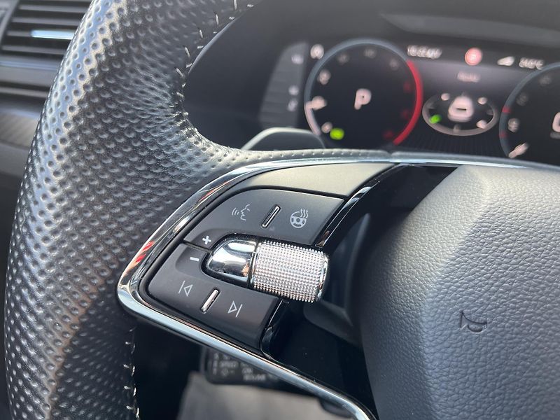 Škoda Superb SPORTLINE 2.0TDI DSG - fotka 15 z 24