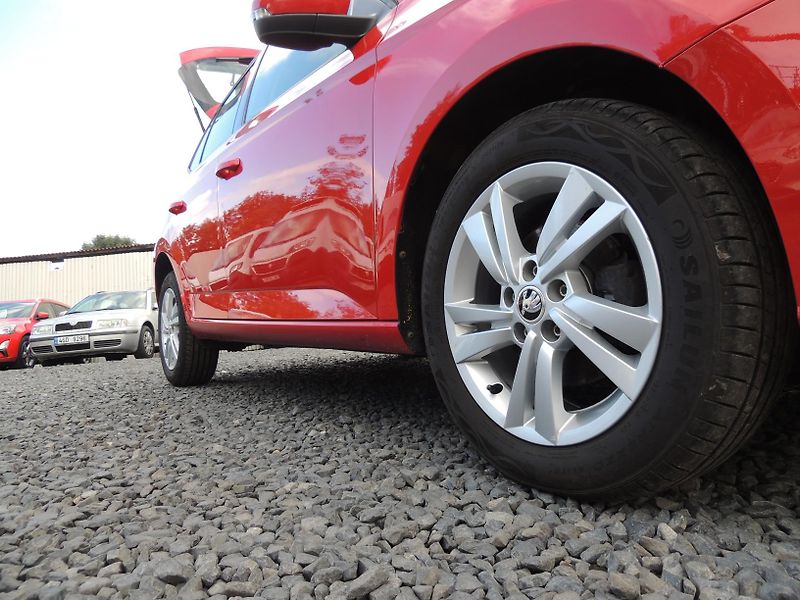 Škoda Fabia (2020) 1.0i,44kw,AMB,ČR,1maj.-21%DPH - fotka 44 z 46