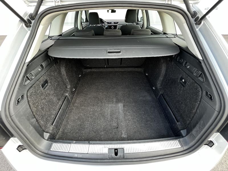 Škoda Superb 1.5TSI DSG Business 1.Maj DPH - fotka 23 z 25