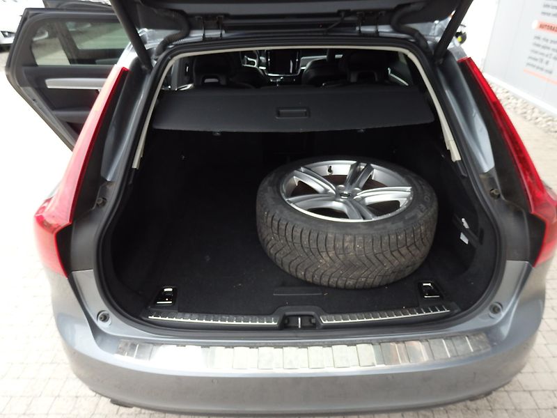 Volvo V90 2.0 D5 AWD NAVIGACE - fotka 8 z 17