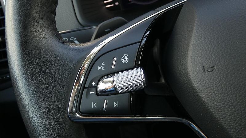 Škoda Karoq 1,5 TSI DSG Style - fotka 12 z 24