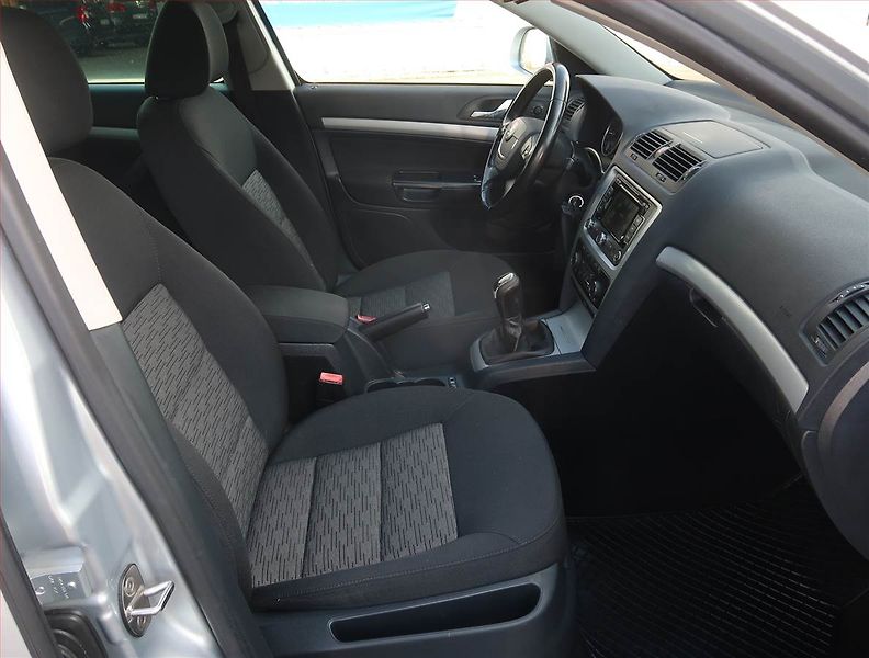 Škoda Octavia (2012) Ambition 1.6 TDI, Navi - fotka 9 z 20