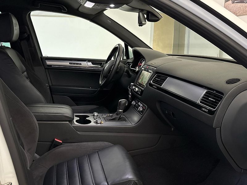 Volkswagen Touareg (2015) Exclusive V6 3,0 TDI  - fotka 13 z 35