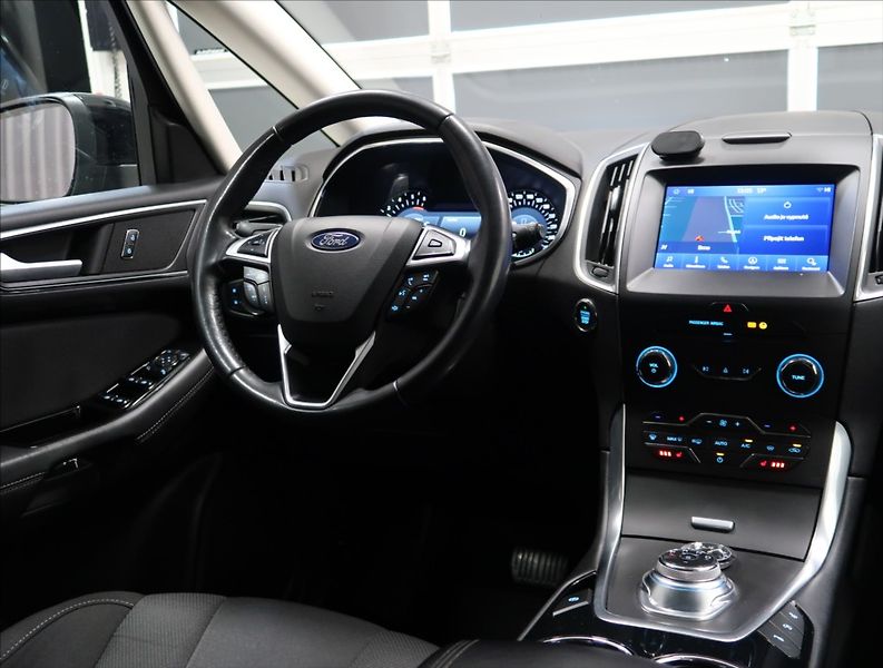Ford S-MAX 2,0 EcoBlue NAVI KAMERA VÝHŘEV - fotka 12 z 46
