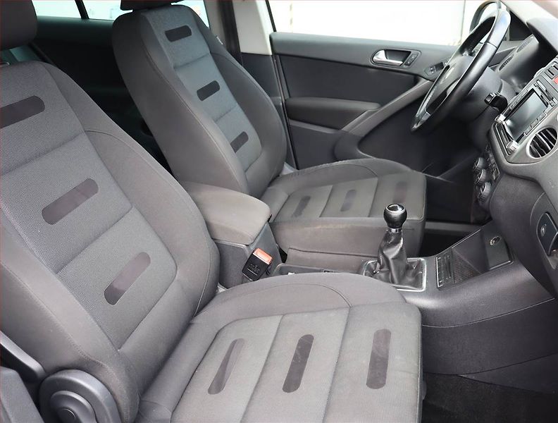 Volkswagen Tiguan (2008) 2.0 TDI, 4X4, nová STK, Tažné - fotka 9 z 18