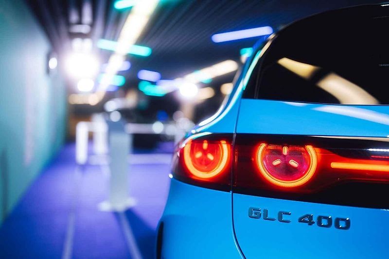Mercedes-Benz letos odstartoval novou éru jako globální partner ženského tenisu (WTA). Své ambice v tomto sportu nyní potvrzuje i v České republice, kde v rámci ostravského turnaje představuje dvě klíčové novinky: novou generaci modelů GLB a GLC.